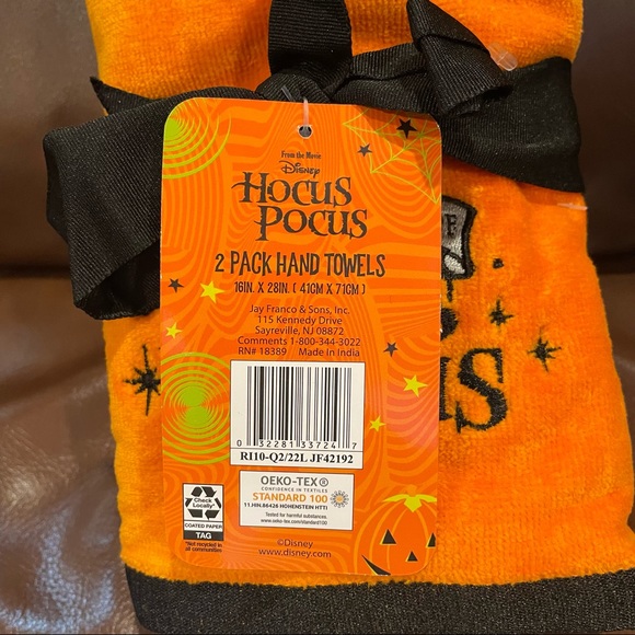Disney It's Just a Bunch of HOCUS POCUS Orange Hand Towels 2 Pack Set BRAND NEW! - Picture 3 of 4
